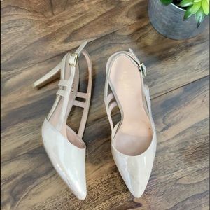 Tan / beige patent leather shoes